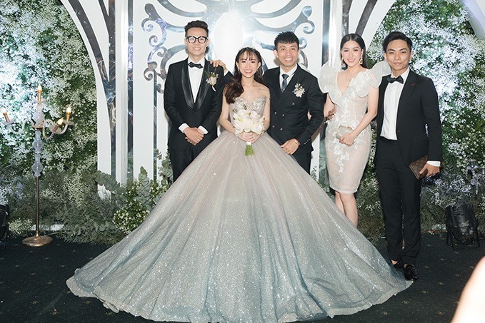 Con gái Minh Nhựa hóa nàng công chúa trong ngày cưới. (Ảnh: FBNV)