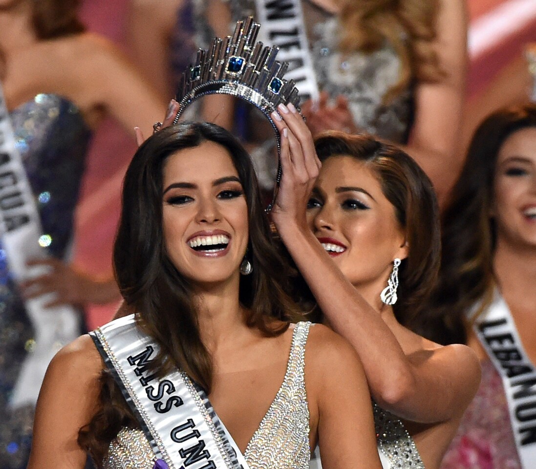 Khoảnh khắc ánh đèn chiếu vào Miss Universe 2014, người ta mới biết  thế nào là vóc dáng của nữ thần Vệ Nữ - Ảnh 1.