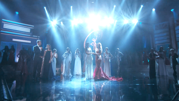 Khoảnh khắc ánh đèn chiếu vào Miss Universe 2014, người ta mới biết  thế nào là vóc dáng của nữ thần Vệ Nữ - Ảnh 2.