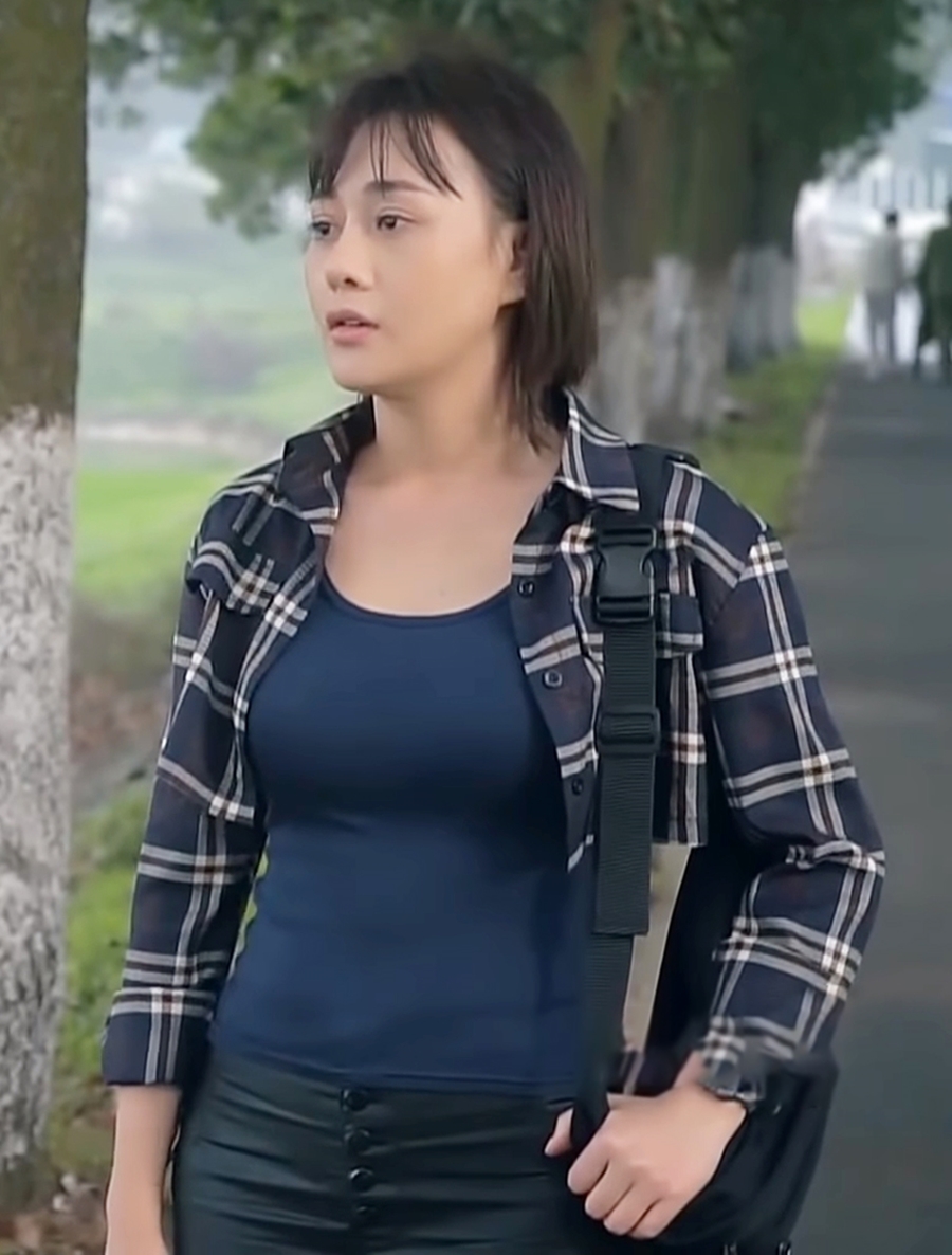 mặc xấu nhất phim Việt 3 nữ diễn viên mặc xấu nhất màn ảnh Việt 2021: Ngán ngẩm với Nam nhưng đến Nhã Phương mới "cạn lời" - Ảnh 2.